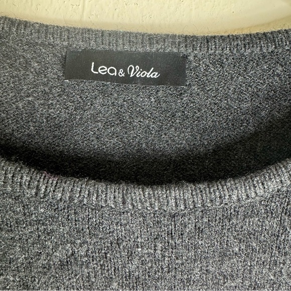 Lea & Viola Dark Heather Grey Rainbow Stripes Long Sleeve Sweater Size: Small - Picture 5 of 13